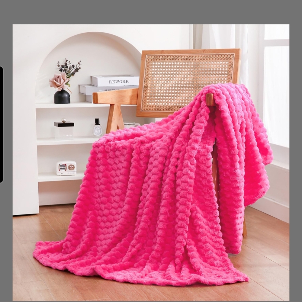 Luxurious Pink Throw Blanket